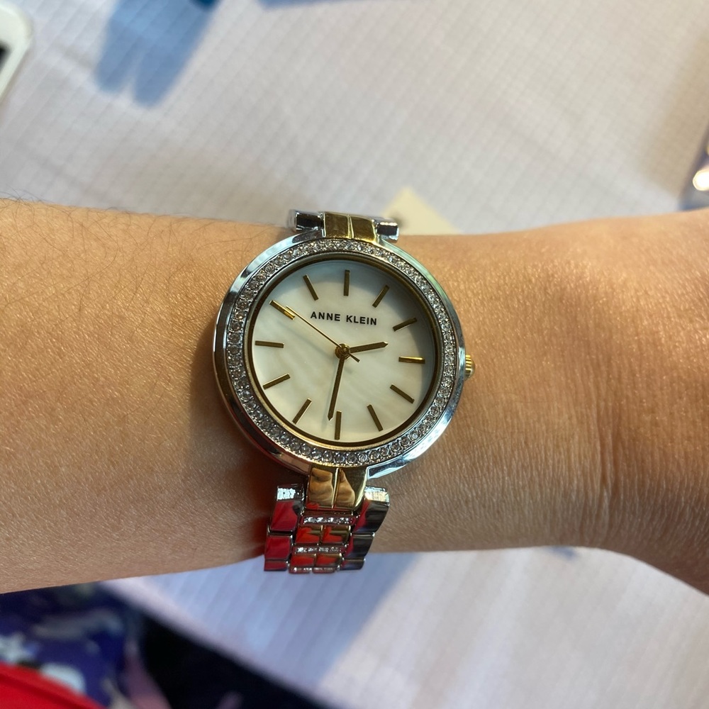 watch - Picture 2 of 3